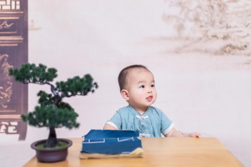 咸阳怀孕肚子中间凹两边凸